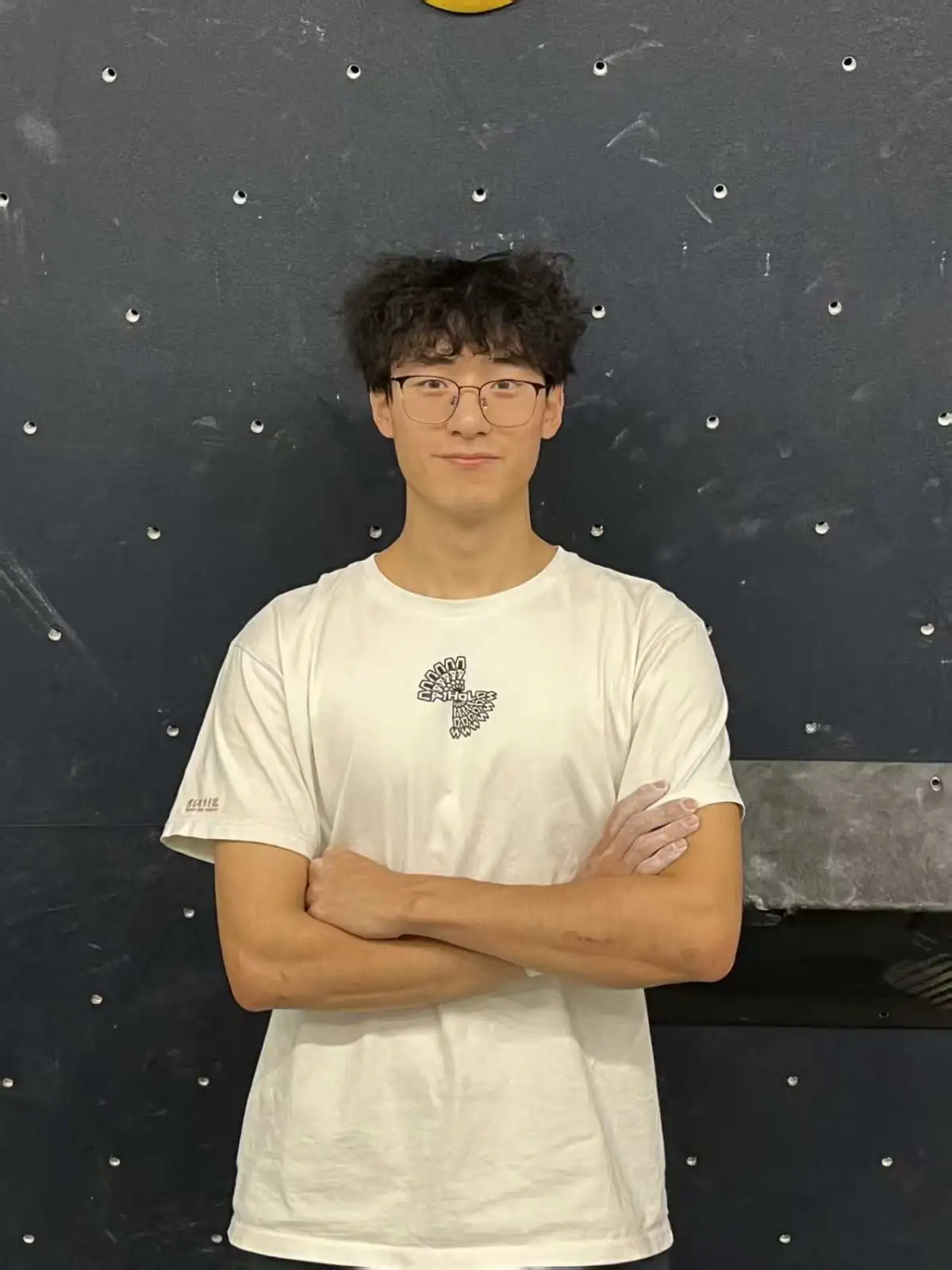 粉抱攀岩_小凯